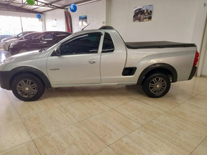 CHEVROLET - MONTANA - 2009/2010 - Prata - R$ 36.900,00