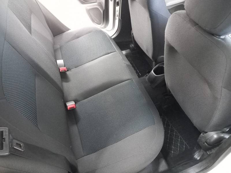 CHEVROLET - ONIX - 2017/2018 - Branca - R$ 48.900,00