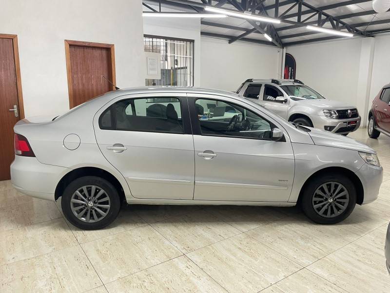 VOLKSWAGEN - VOYAGE - 2010/2011 - Prata - R$ 32.900,00