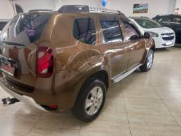 RENAULT - DUSTER - 2015/2016 - Marrom - R$ 61.900,00