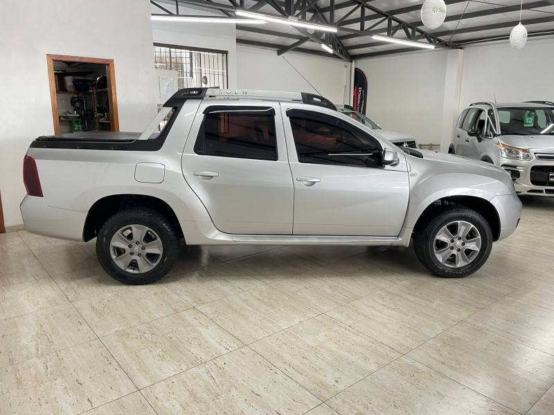 RENAULT - DUSTER OROCH - 2017/2017 - Prata - R$ 74.900,00