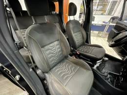 RENAULT - DUSTER - 2016/2017 - Preta - R$ 64.900,00