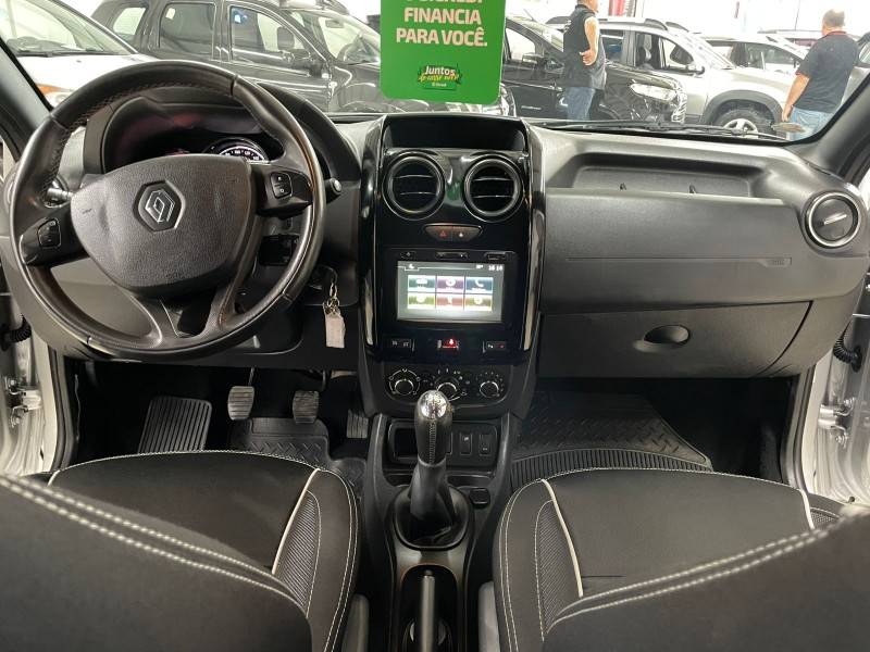 RENAULT - DUSTER OROCH - 2017/2017 - Prata - R$ 74.900,00
