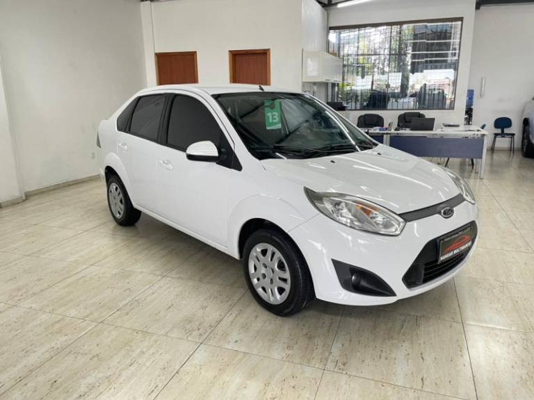 FORD - FIESTA - 2013/2013 - Branca - R$ 34.900,00