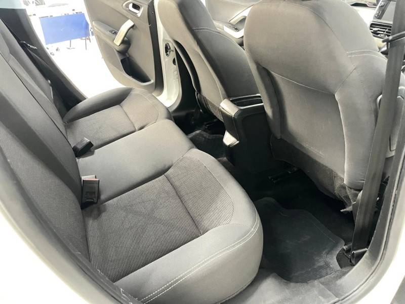 PEUGEOT - 2008 - 2015/2016 - Branca - R$ 53.900,00