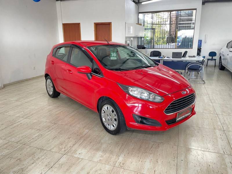 FORD - FIESTA - 2015/2016 - Vermelha - R$ 48.900,00