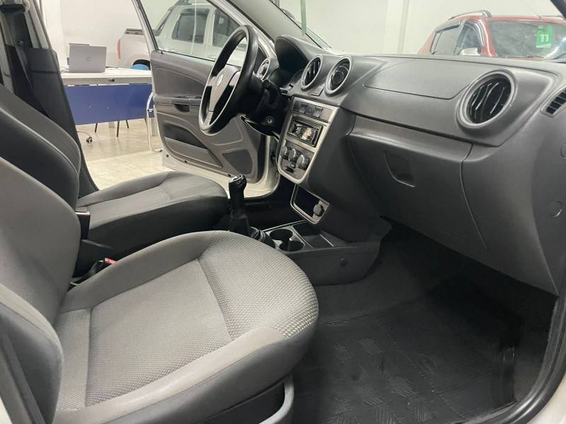 VOLKSWAGEN - VOYAGE - 2010/2011 - Prata - R$ 32.900,00