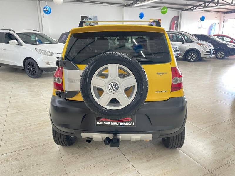 VOLKSWAGEN - CROSSFOX - 2005/2005 - Amarela - R$ 29.900,00