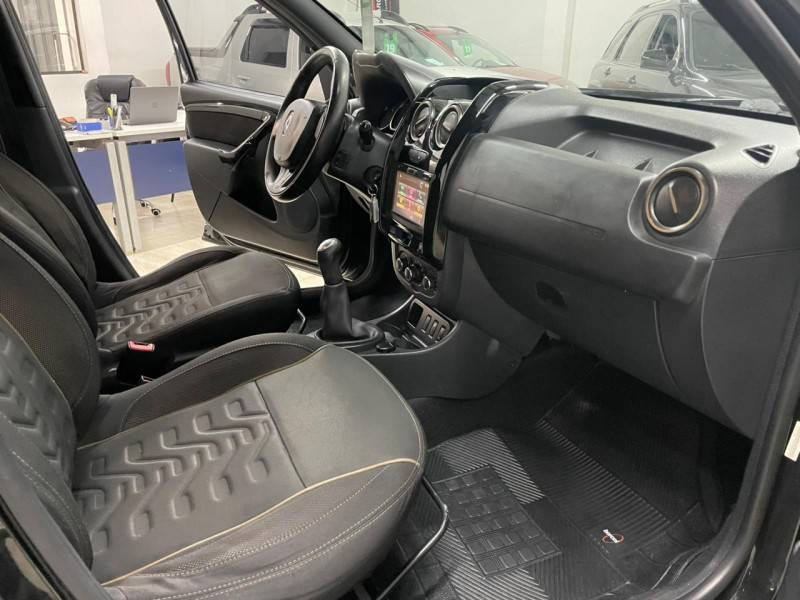 RENAULT - DUSTER - 2016/2017 - Preta - R$ 64.900,00