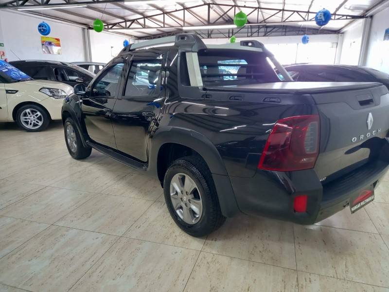 RENAULT - DUSTER OROCH - 2018/2019 - Preta - R$ 76.900,00