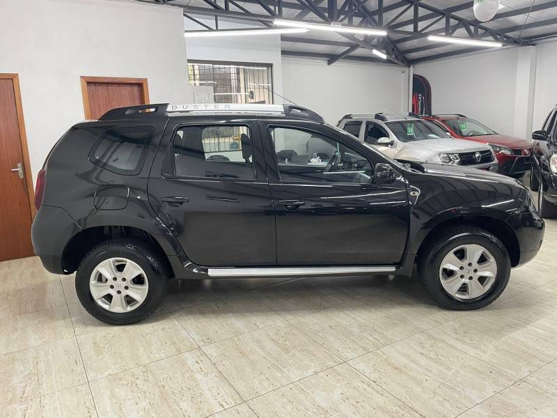 RENAULT - DUSTER - 2016/2017 - Preta - R$ 64.900,00
