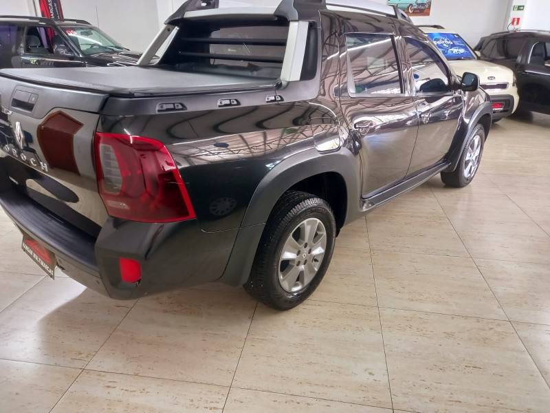 RENAULT - DUSTER OROCH - 2018/2019 - Preta - R$ 76.900,00