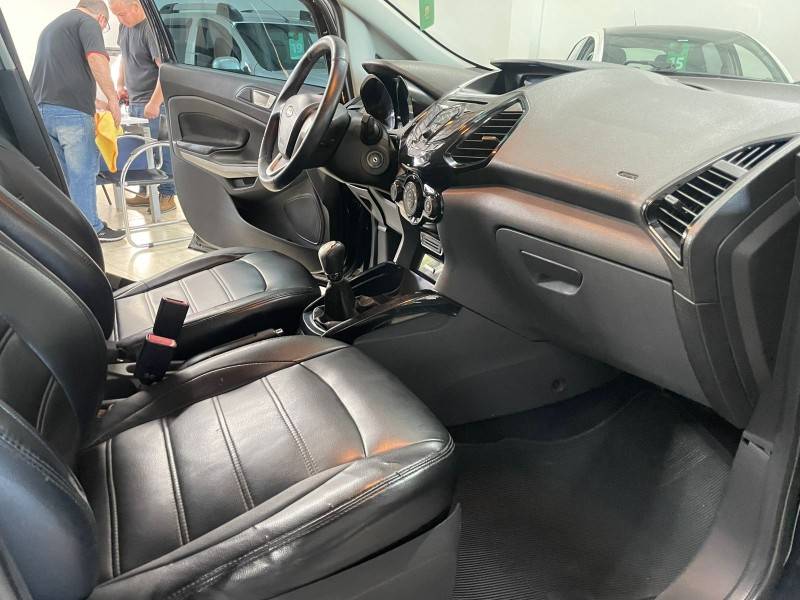 FORD - ECOSPORT - 2014/2015 - Preta - R$ 56.900,00