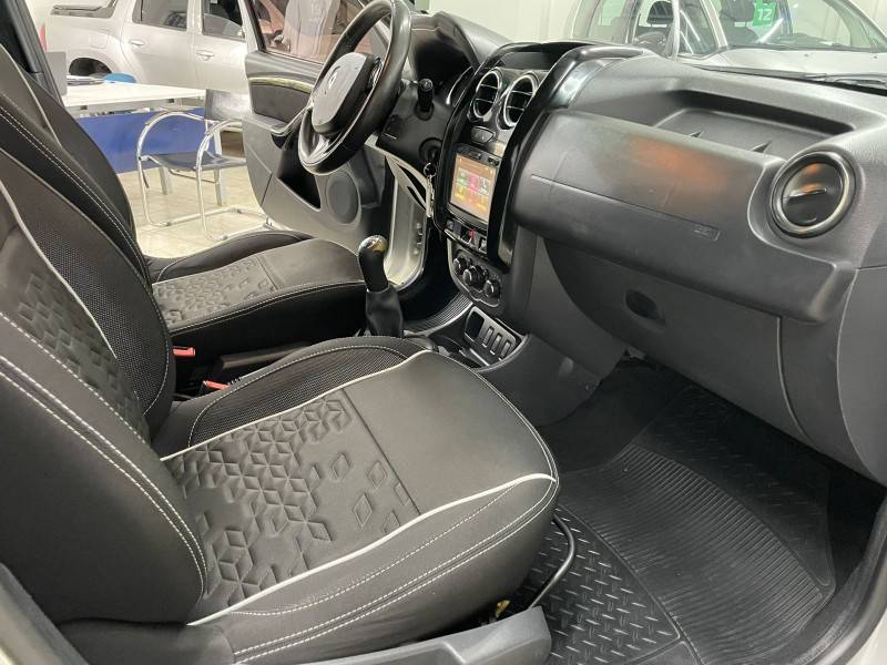 RENAULT - DUSTER OROCH - 2017/2017 - Prata - R$ 74.900,00