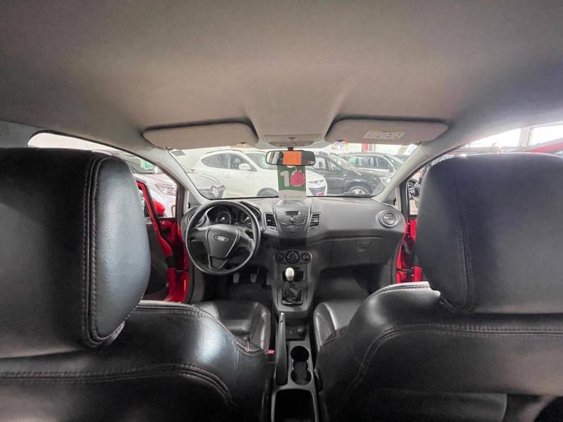 FORD - FIESTA - 2015/2016 - Vermelha - R$ 48.900,00