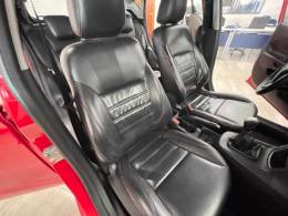 FORD - FIESTA - 2015/2016 - Vermelha - R$ 48.900,00