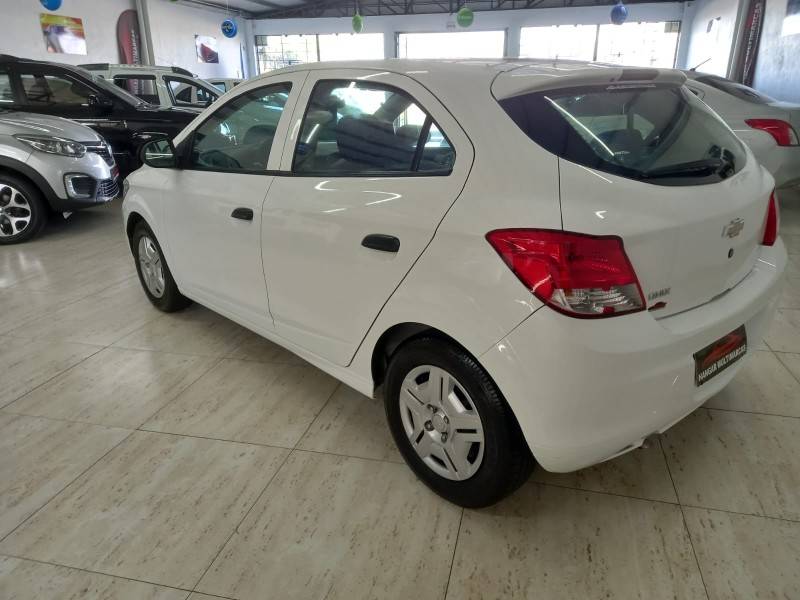 CHEVROLET - ONIX - 2017/2018 - Branca - R$ 48.900,00