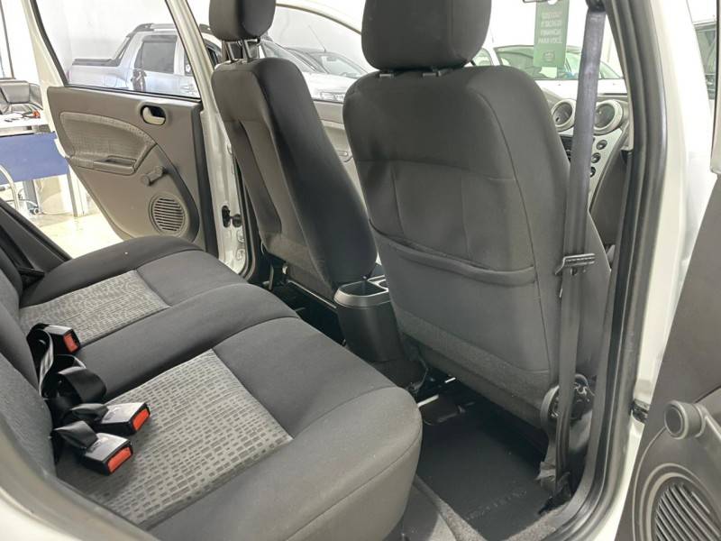 FORD - FIESTA - 2013/2013 - Branca - R$ 34.900,00