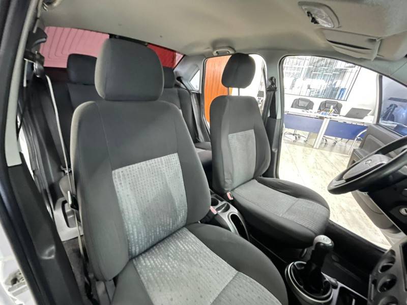 FORD - FIESTA - 2013/2013 - Branca - R$ 34.900,00