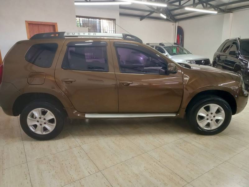 RENAULT - DUSTER - 2015/2016 - Marrom - R$ 61.900,00