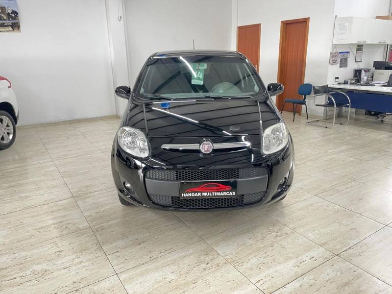 FIAT - PALIO - 2013/2014 - Preta - R$ 36.900,00