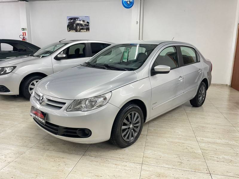 VOLKSWAGEN - VOYAGE - 2010/2011 - Prata - R$ 32.900,00