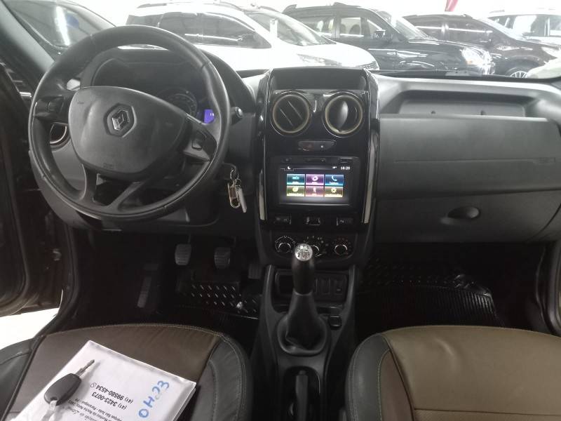 RENAULT - DUSTER - 2015/2016 - Marrom - R$ 61.900,00