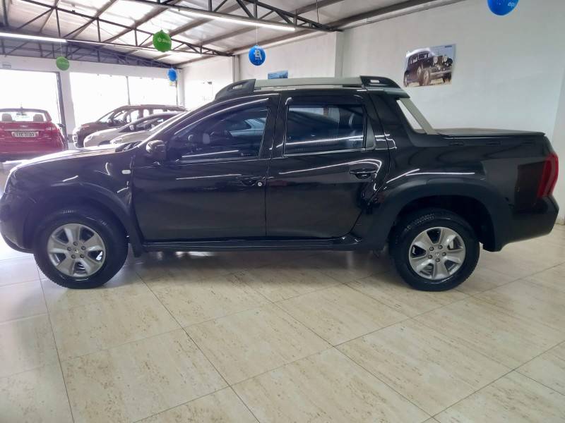 RENAULT - DUSTER OROCH - 2018/2019 - Preta - R$ 76.900,00