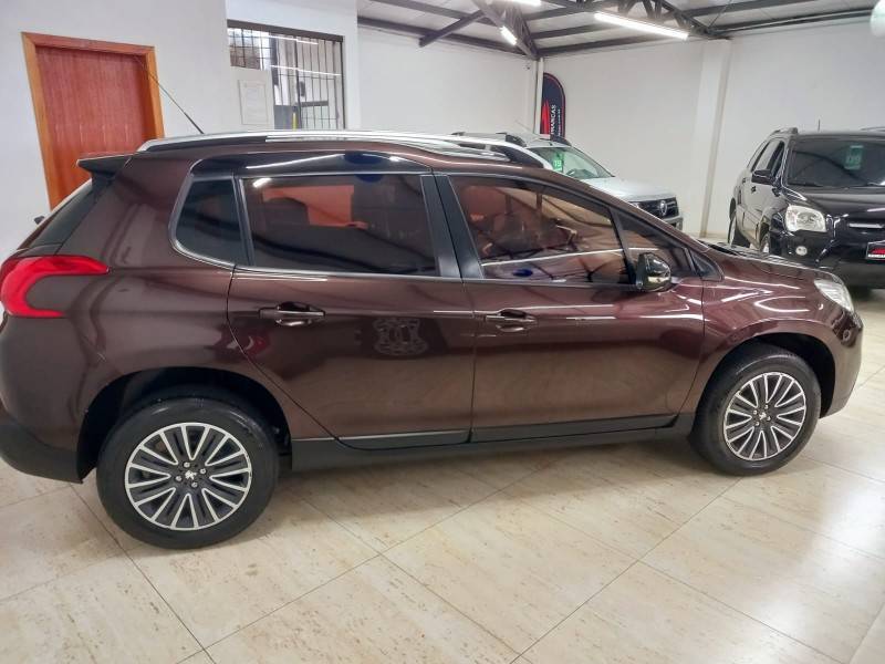 PEUGEOT - 2008 - 2017/2018 - Marrom - R$ 58.900,00