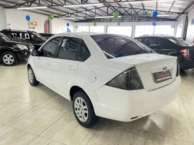 FORD - FIESTA - 2013/2013 - Branca - R$ 34.900,00