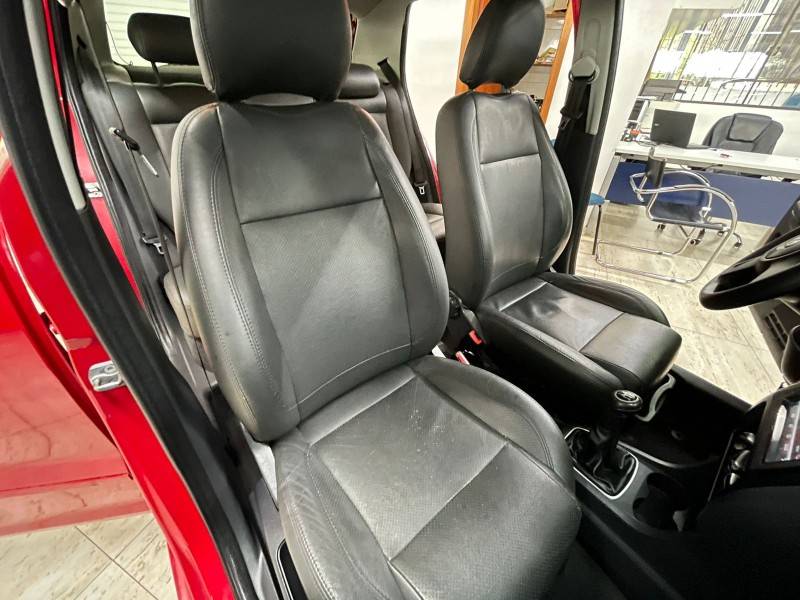 VOLKSWAGEN - FOX - 2012/2012 - Vermelha - R$ 32.900,00
