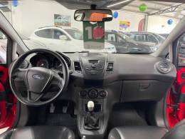 FORD - FIESTA - 2015/2016 - Vermelha - R$ 48.900,00