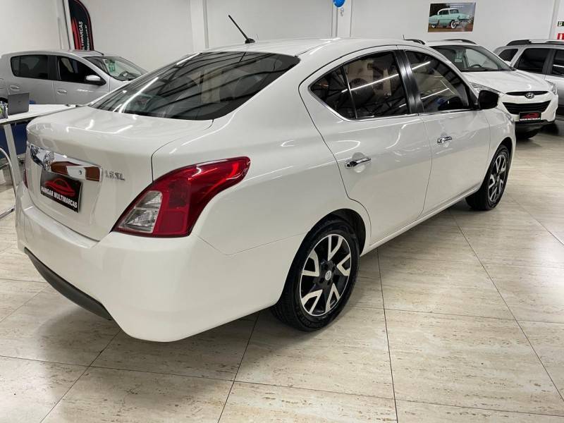 NISSAN - VERSA - 2016/2016 - Branca - R$ 52.900,00