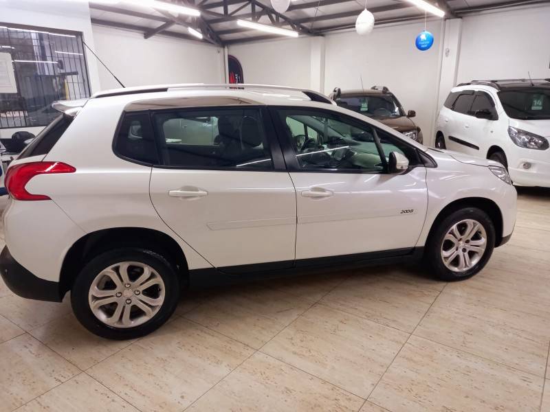 PEUGEOT - 2008 - 2016/2017 - Branca - R$ 58.900,00