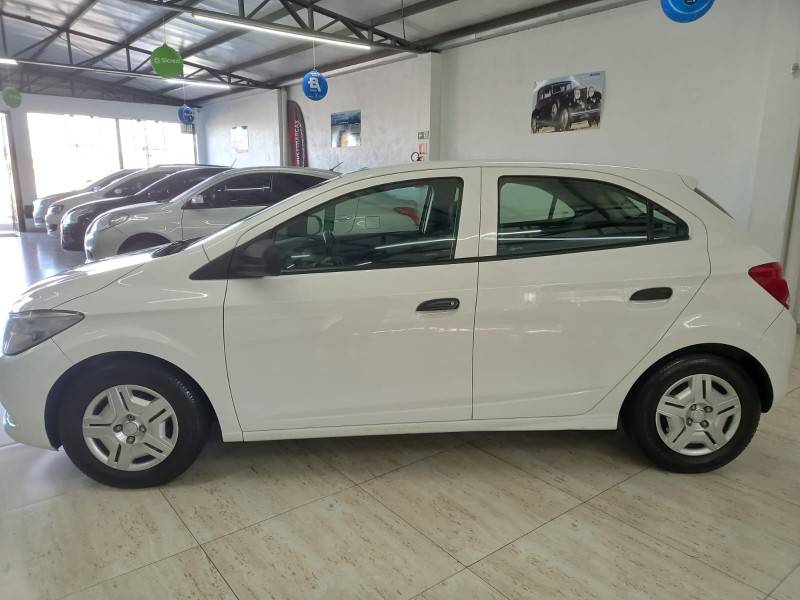 CHEVROLET - ONIX - 2017/2018 - Branca - R$ 48.900,00