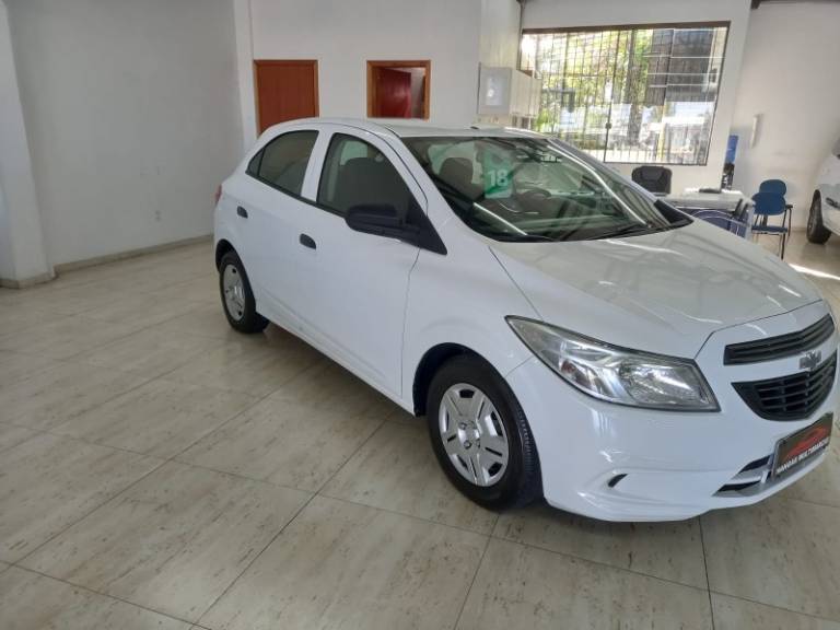 CHEVROLET - ONIX - 2017/2018 - Branca - R$ 48.900,00