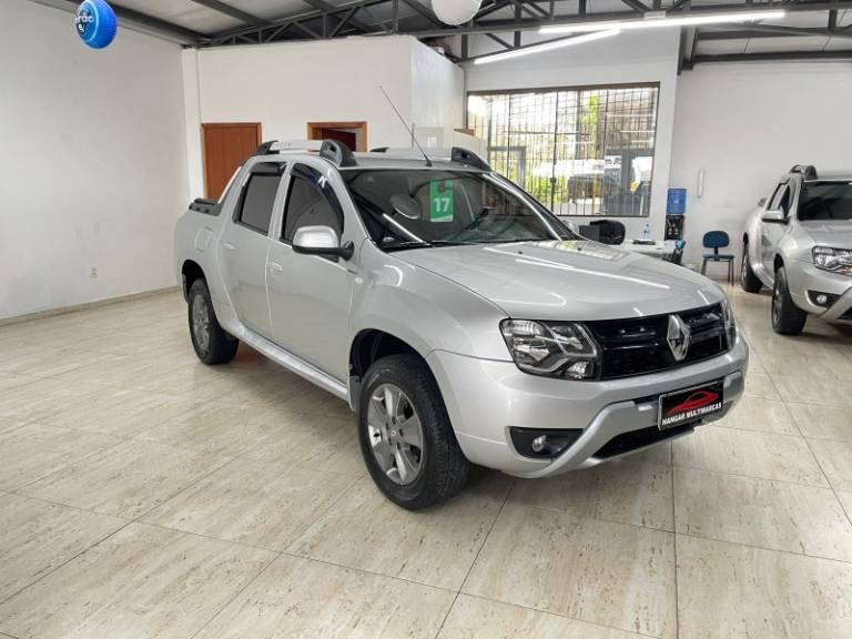RENAULT - DUSTER OROCH - 2017/2017 - Prata - R$ 74.900,00