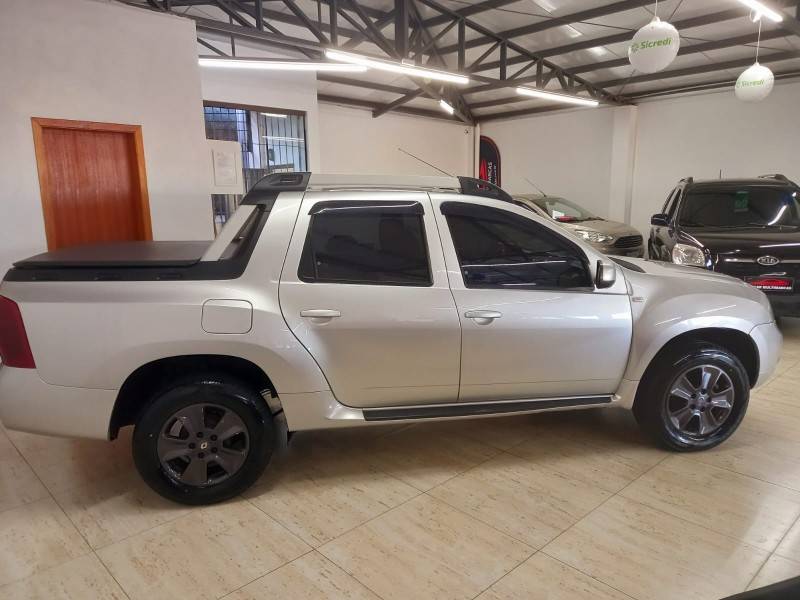 RENAULT - OROCH - 2018/2019 - Prata - R$ 76.900,00