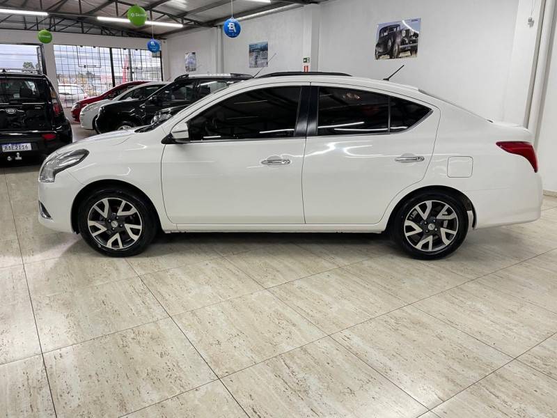 NISSAN - VERSA - 2016/2016 - Branca - R$ 52.900,00