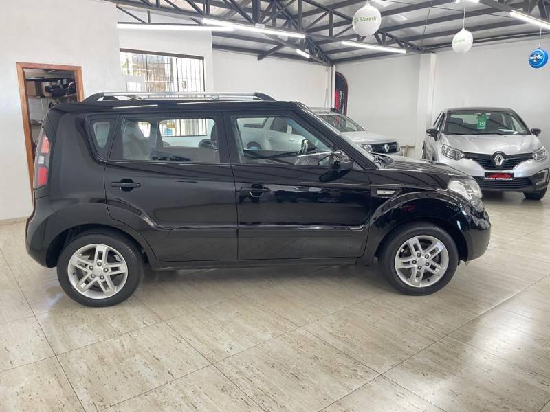 KIA MOTORS - SOUL - 2011/2012 - Preta - R$ 43.900,00