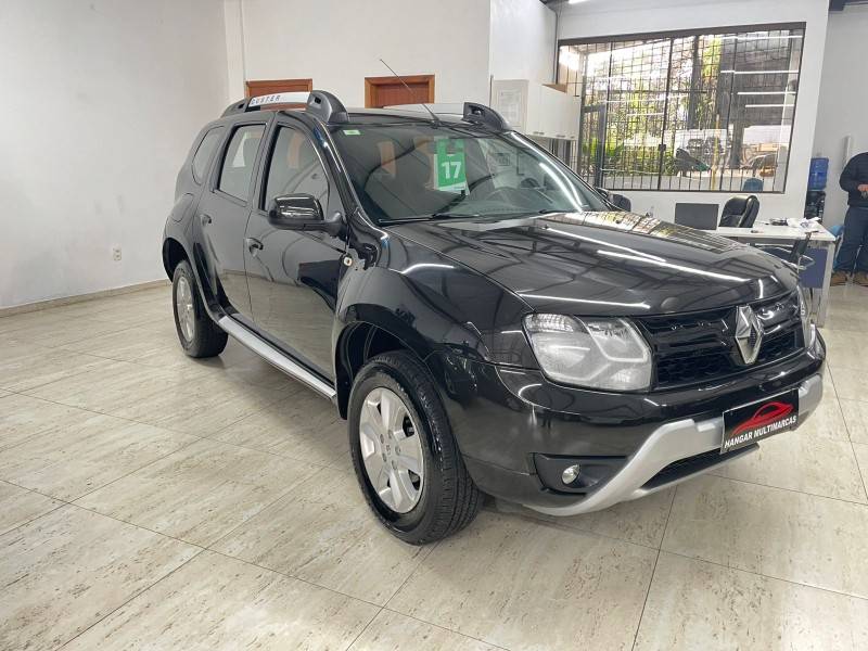RENAULT - DUSTER - 2016/2017 - Preta - R$ 64.900,00