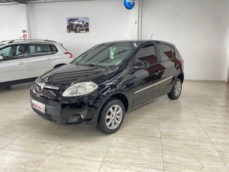 FIAT - PALIO - 2013/2014 - Preta - R$ 36.900,00