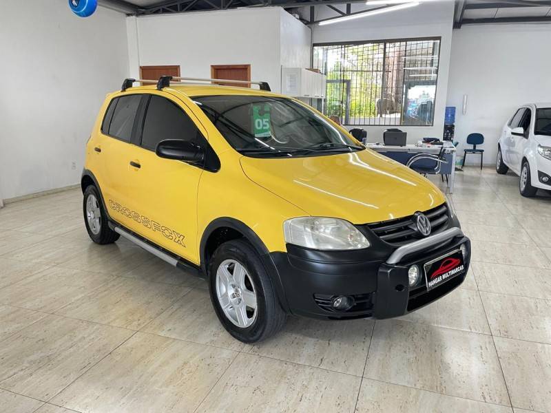 VOLKSWAGEN - CROSSFOX - 2005/2005 - Amarela - R$ 29.900,00