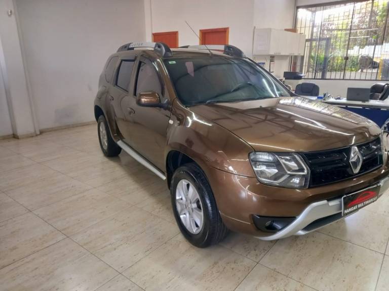 RENAULT - DUSTER - 2015/2016 - Marrom - R$ 61.900,00