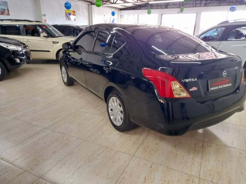 NISSAN - VERSA - 2019/2019 - Preta - R$ 55.900,00