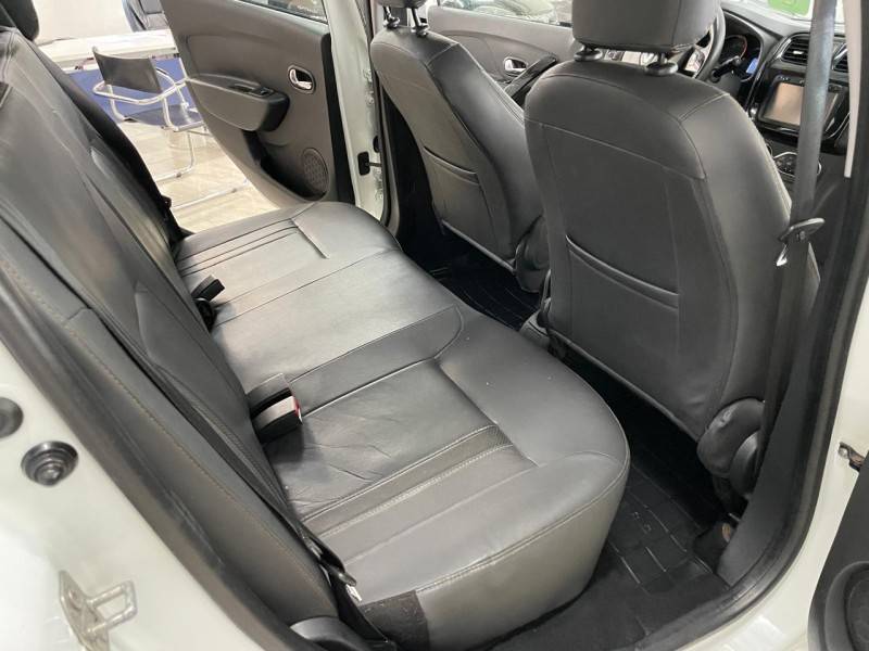 RENAULT - SANDERO - 2014/2015 - Branca - R$ 45.900,00