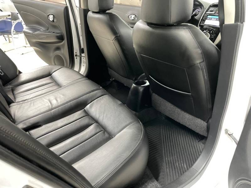 NISSAN - VERSA - 2016/2016 - Branca - R$ 52.900,00