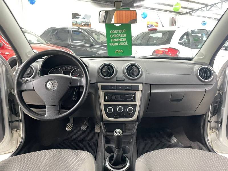 VOLKSWAGEN - VOYAGE - 2010/2011 - Prata - R$ 32.900,00