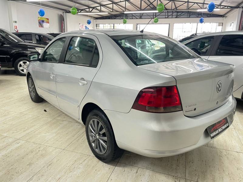 VOLKSWAGEN - VOYAGE - 2010/2011 - Prata - R$ 32.900,00