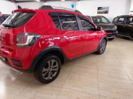 RENAULT - SANDERO - 2015/2016 - Vermelha - R$ 49.900,00